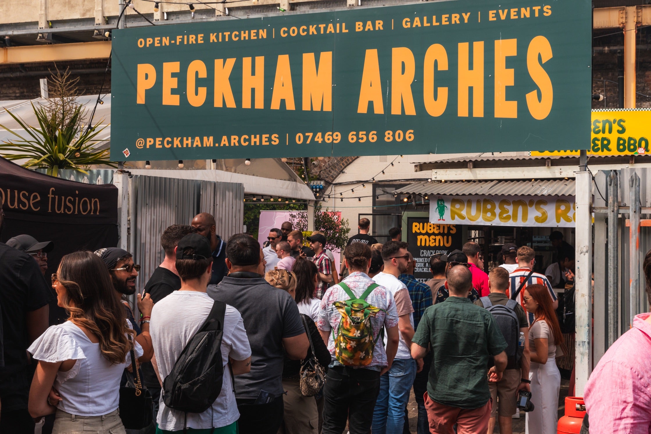 hungry crowd queuing at wingjam, London’s Best Chicken Wing Experience WingJam, WingJam London Food Festival Highlights, Experience WingJam’s Chicken Wing Delights in London