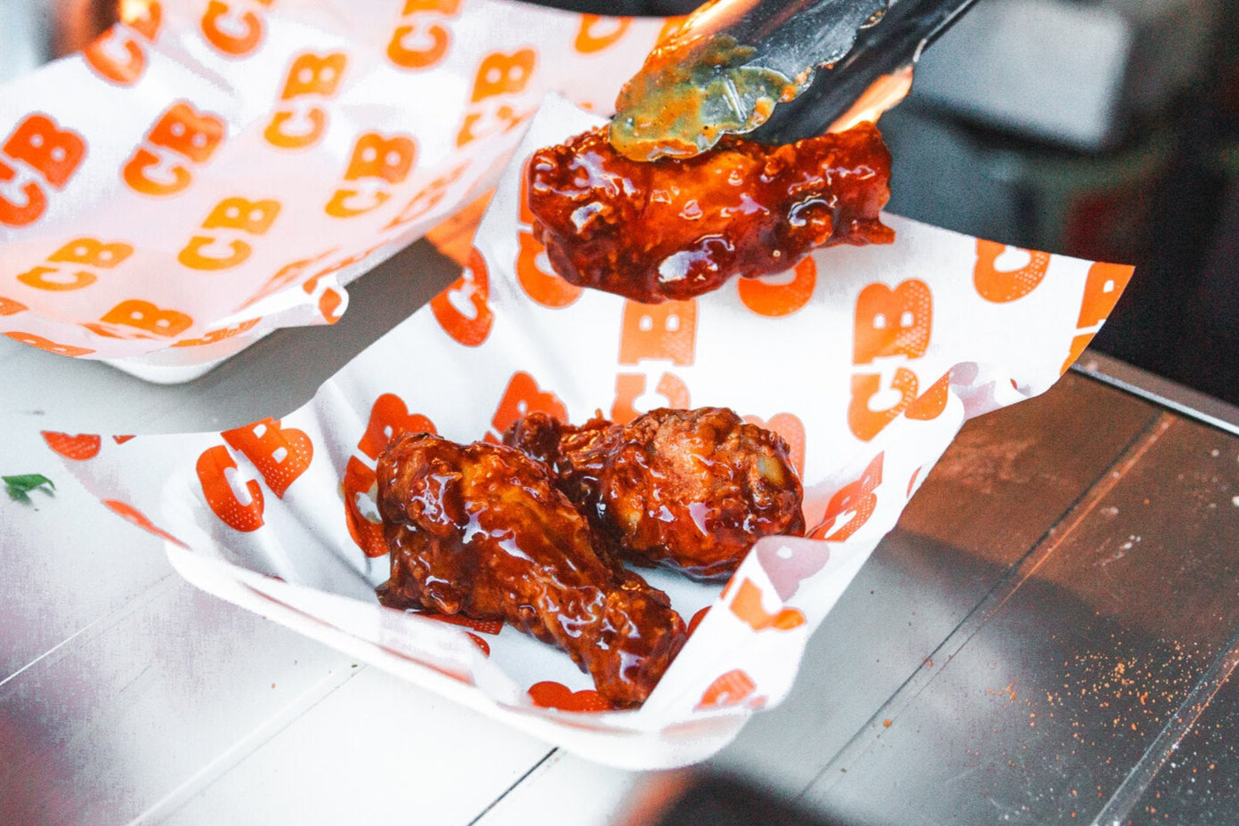 chicken bandits's chicken wings being served at wingjam, London Chicken Wing Contest WingJam 2024, Best Chicken Wings in London WingJam Festival